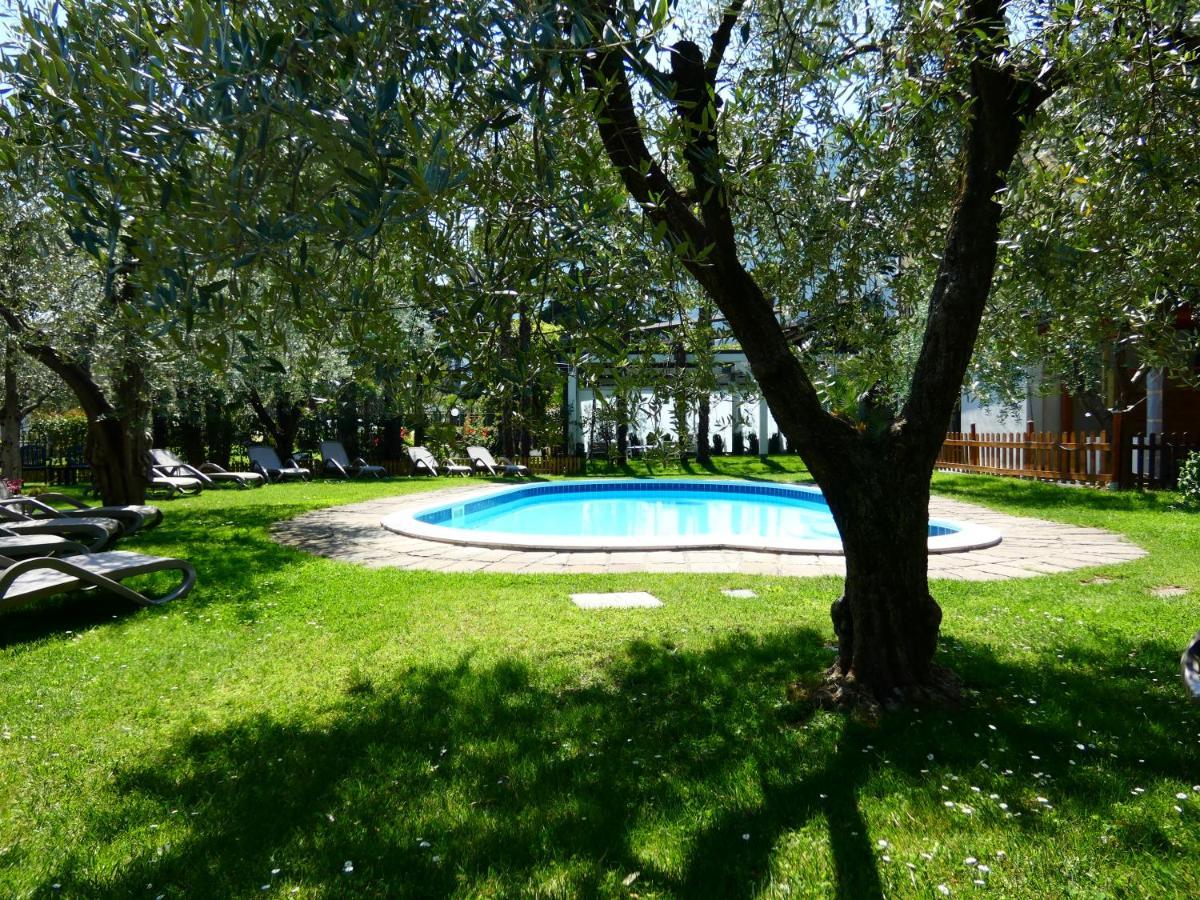 Residence Villa Degli Aranci Riva del Garda Exterior foto