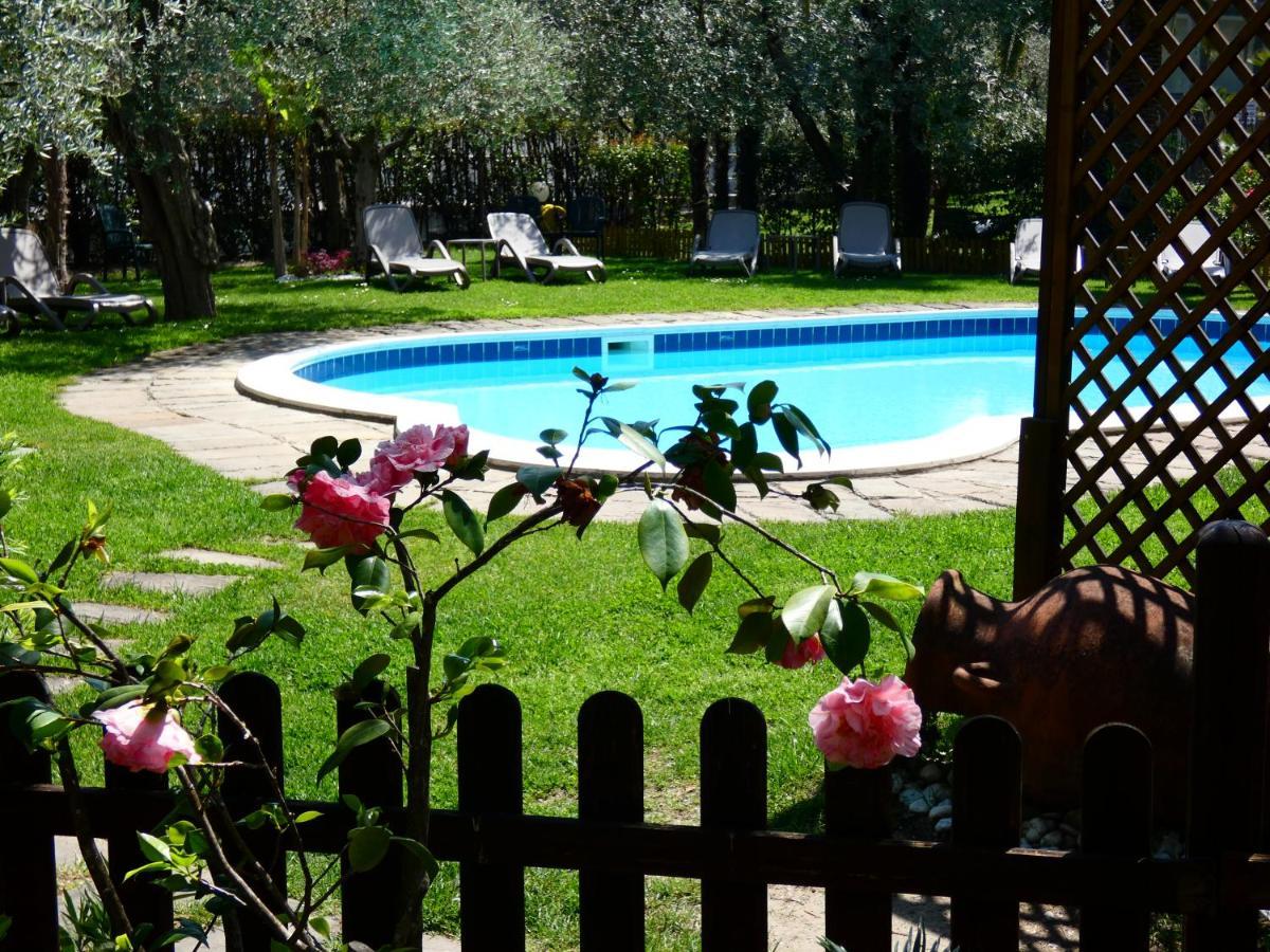 Residence Villa Degli Aranci Riva del Garda Exterior foto